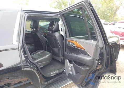 2017 Cadillac Escalade Luxury z USA, uszkodzony, nr VIN 1GYS4BKJ8HR157890